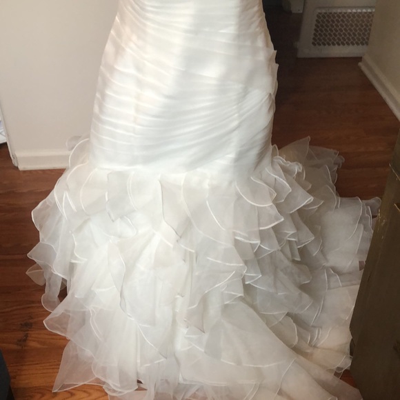 US16W David's Bridal ivory organza mermaid dress with lace-up back used1x - Picture 4 of 9